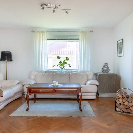 White & Bright Room In A Shared Apartment Gotemburgo Exterior foto