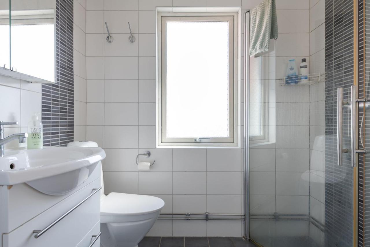 White & Bright Room In A Shared Apartment Gotemburgo Exterior foto