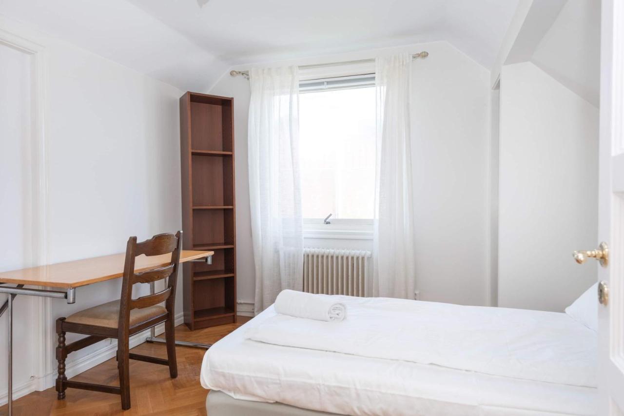 White & Bright Room In A Shared Apartment Gotemburgo Exterior foto